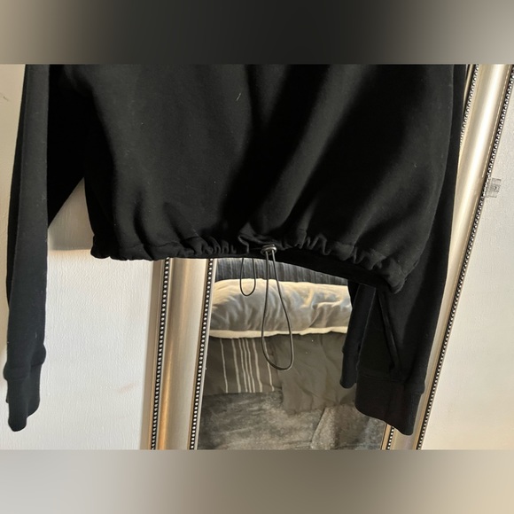 Ownu crop v-neck zip up black hoodie - Picture 3 of 3